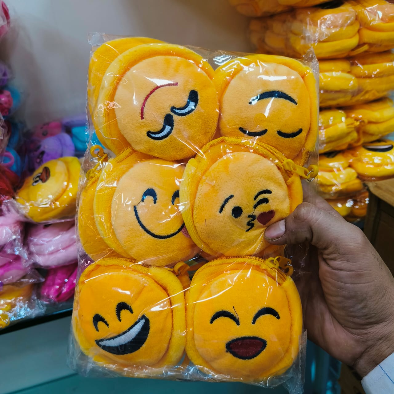 Emoji Plush Earphone Pouch / Emoji Earphone Box (B2)