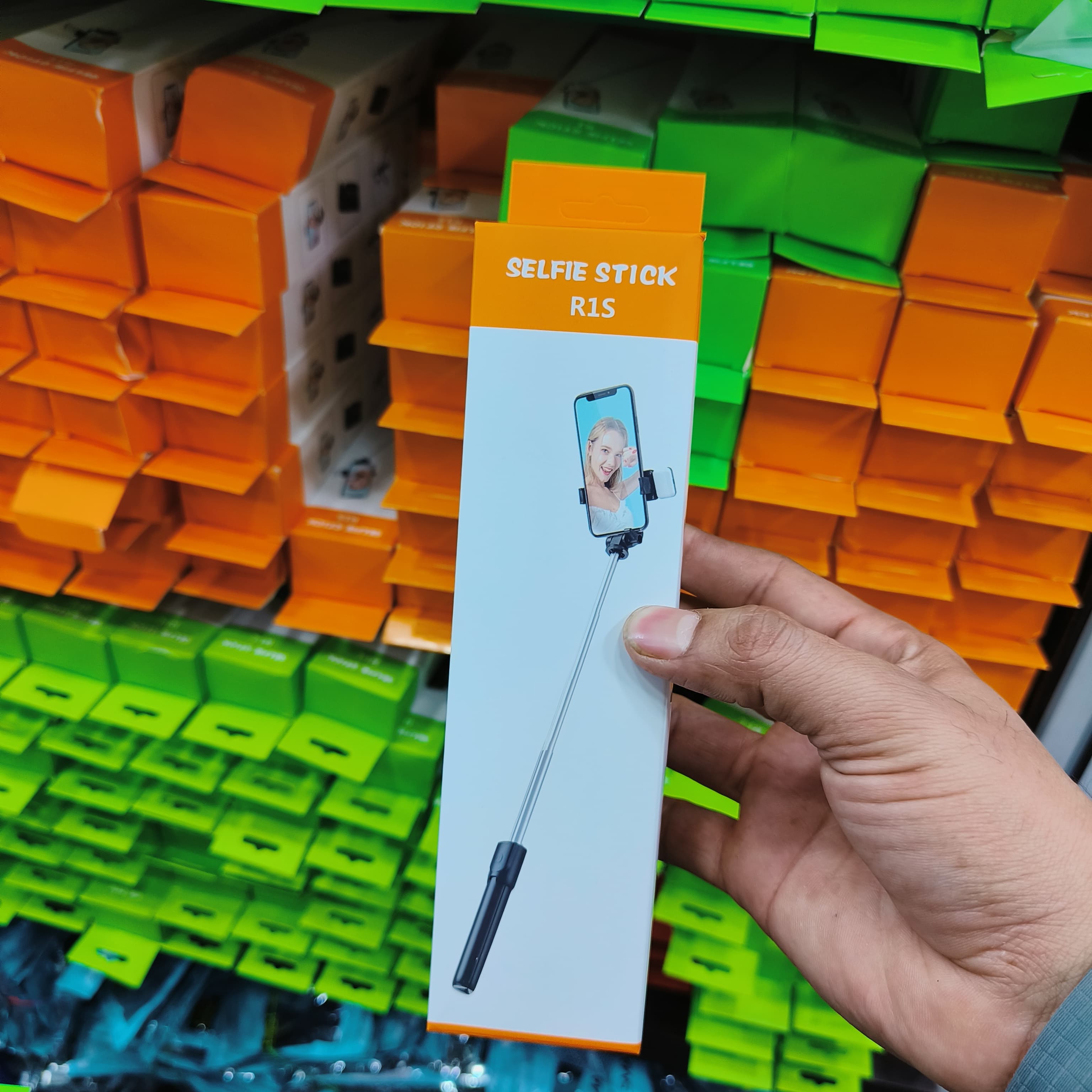R1S Selfie strick With Light High Quality