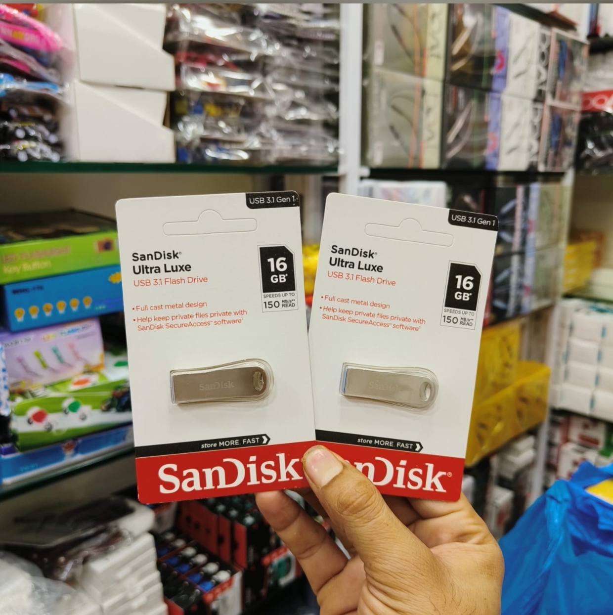 SanDisk 16Gb 3.1 Ultra Luxe Pendrive 1 Y Warranty
